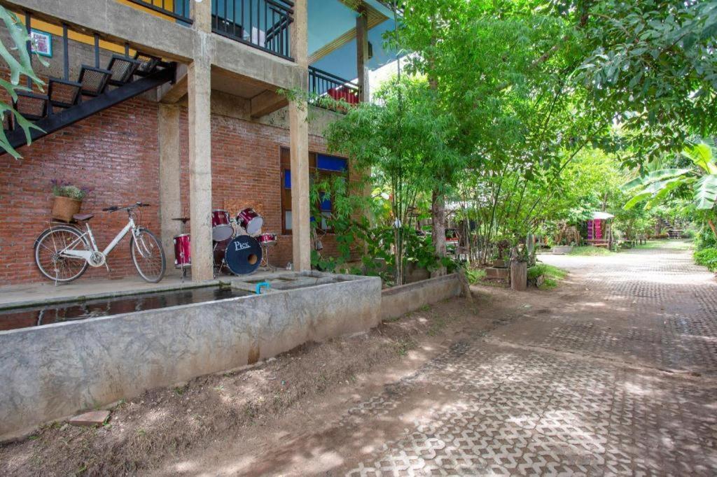 Oyo 1155 Bikers House And Enduro Tours Chiang Mai Hotel Luaran gambar